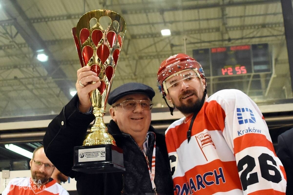 Janusz Filipiak: Mniej zarabiającym trzeba wytłumaczyć, żeby nie “żarli” tyle mięsa, nie latali na wakacje Janusz Filipiak: Mniej zarabiającym trzeba wytłumaczyć, żeby nie “żarli” tyle mięsa, nie latali na wakacje