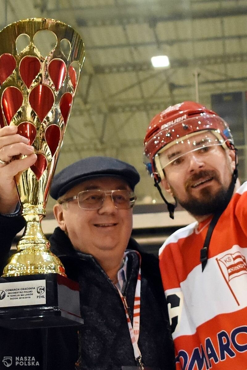 Janusz Filipiak: Mniej zarabiającym trzeba wytłumaczyć, żeby nie “żarli” tyle mięsa, nie latali na wakacje