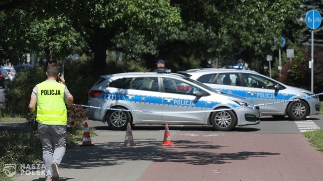 Warszawa: policja szuka sprawców napadu pod bankiem na Mokotowie