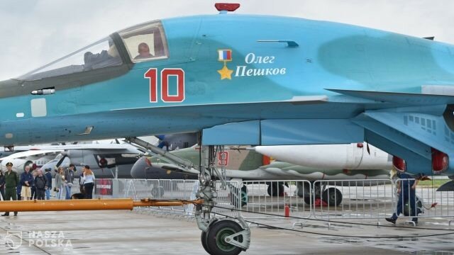 Francuska firma TotalEnergie dostarcza paliwo rosyjskim myśliwcom