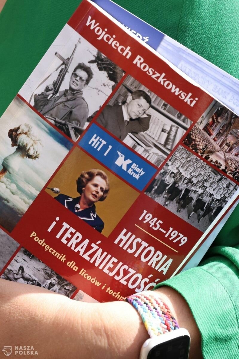 Prof. Roszkowski dla Interii: gdybym miał pisać dzisiaj, niczego nie zmieniłbym w podręczniku do HiT