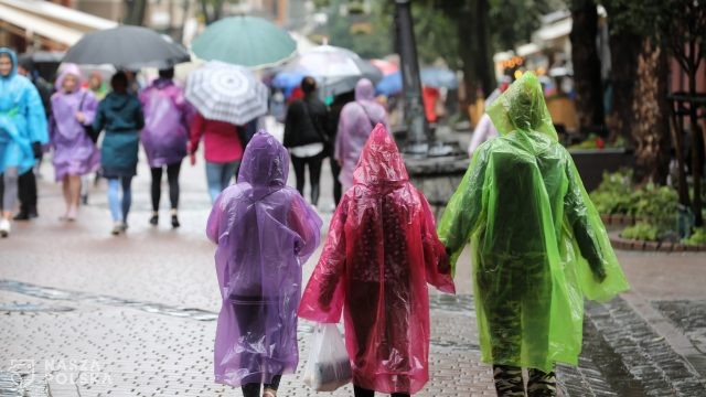 Uwaga na burze i silne opady deszczu na terenie 11 województw