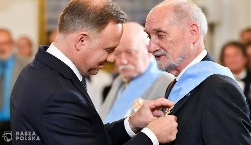 Prezydent wręczył Ordery Orła Białego założycielom i działaczom KOR