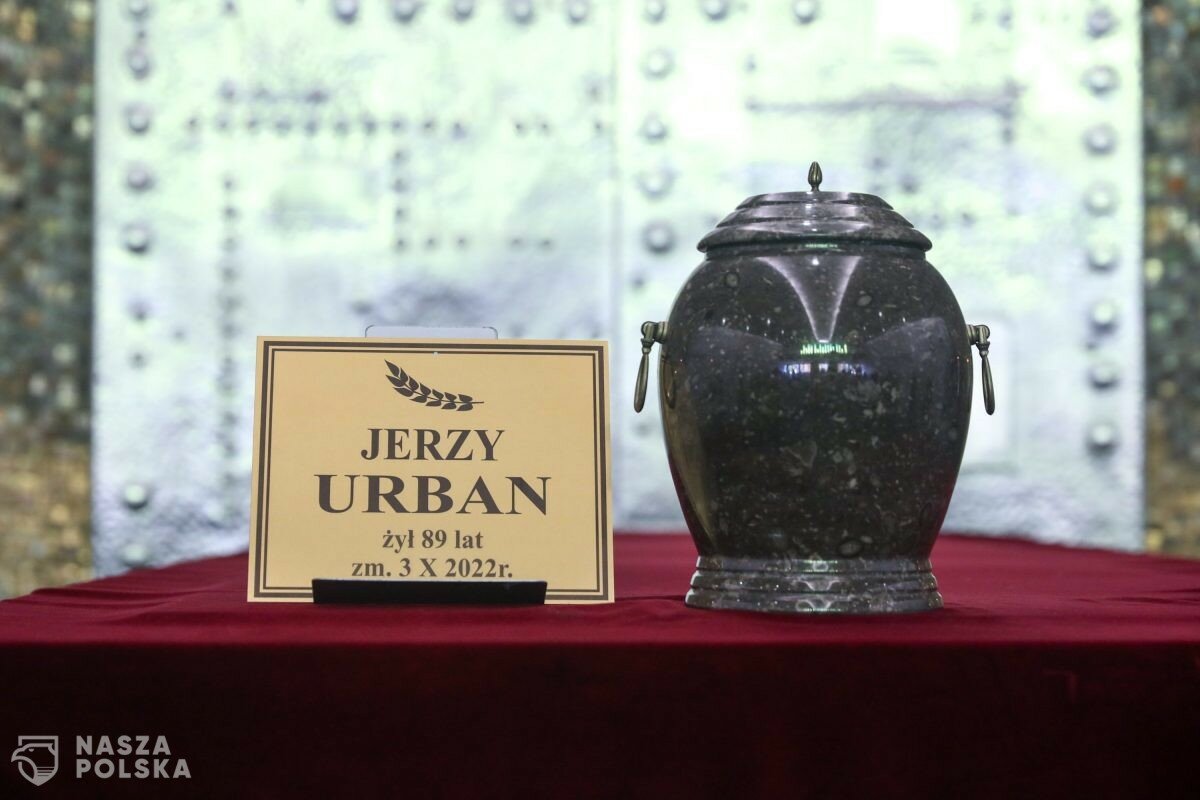 Na Powązkach Wojskowych odbył się pogrzeb Jerzego Urbana