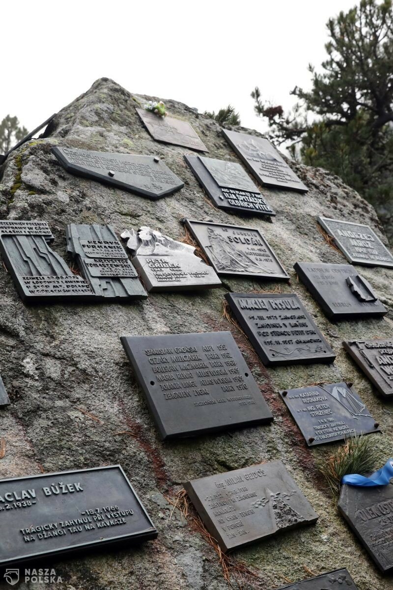 Tatry: ratownicy i przewodnicy tatrzańscy pamiętają o zmarłych w górach