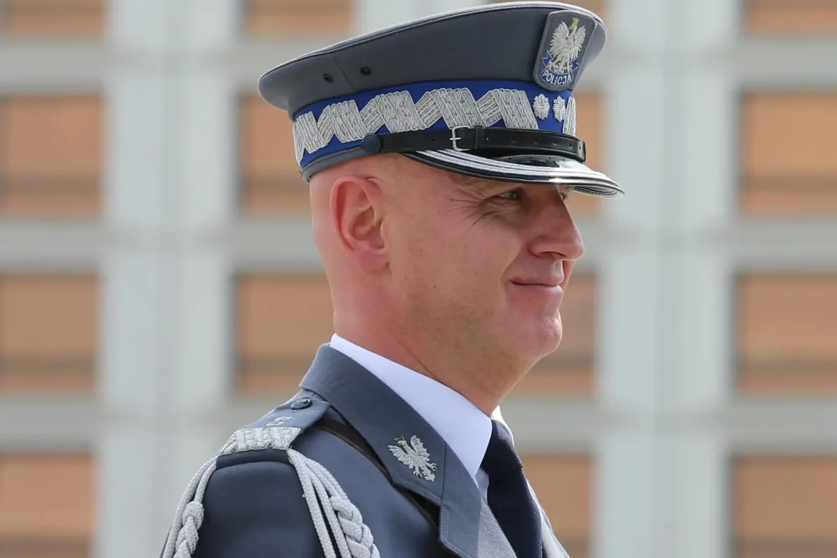 W Komendzie Głównej Policji doszło do wybuchu. Ranny został komendant