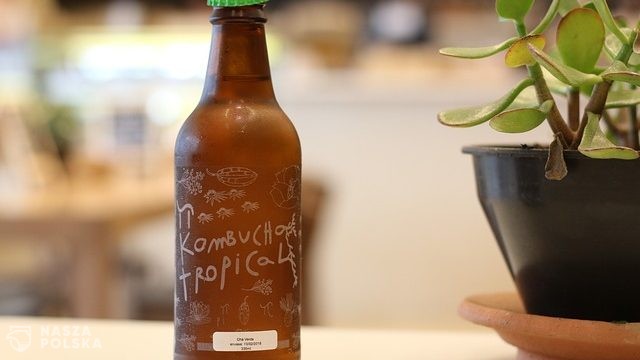 Kombucha może być źródłem fluoru w diecie, więc trzeba uważać ze spożyciem