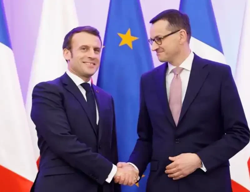 Morawiecki rozmawiał telefonicznie z francuskim prezydentem