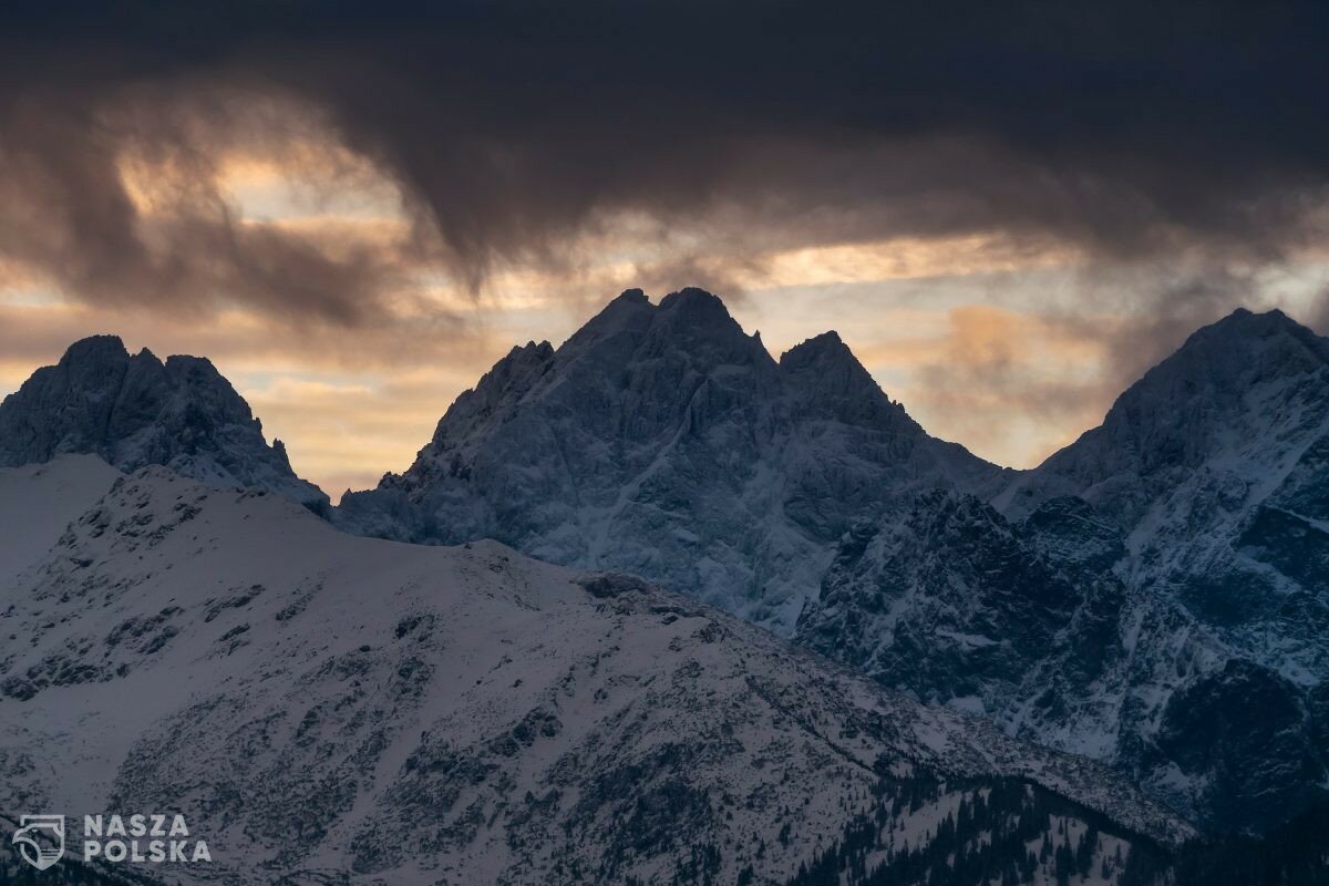 Kolejny wypadek na Rysach. Turysta bez przygotowania poślizgnął się