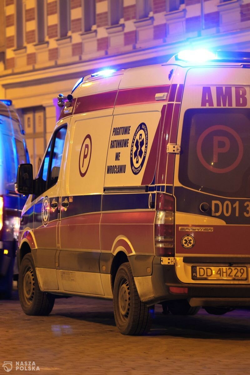 Praca ratowników medycznych: trauma, stres, ratowanie życia