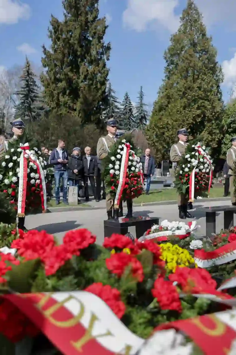Prezydent Andrzej Duda oddał hołd ofiarom katastrofy smoleńskiej