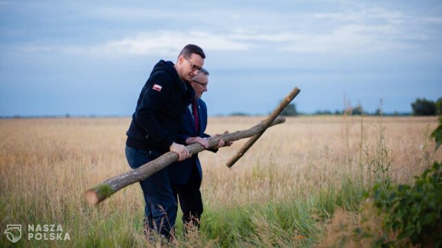 Polski premier na Ukrainie oddał hołd ofiarom rzezi wołyńskiej