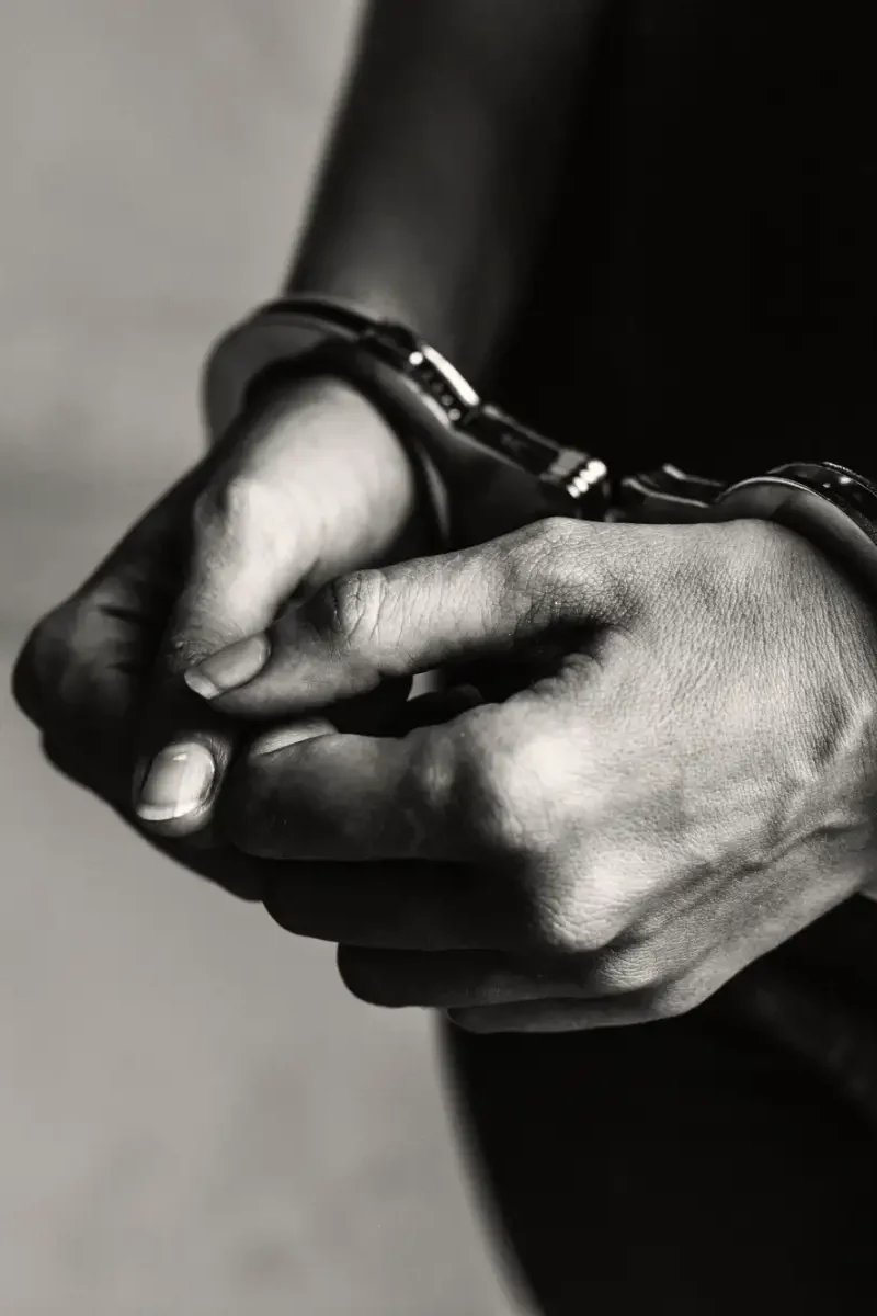 Trzy lata bezwzględnego więzienia za próbę wyrwania tęczowej torby