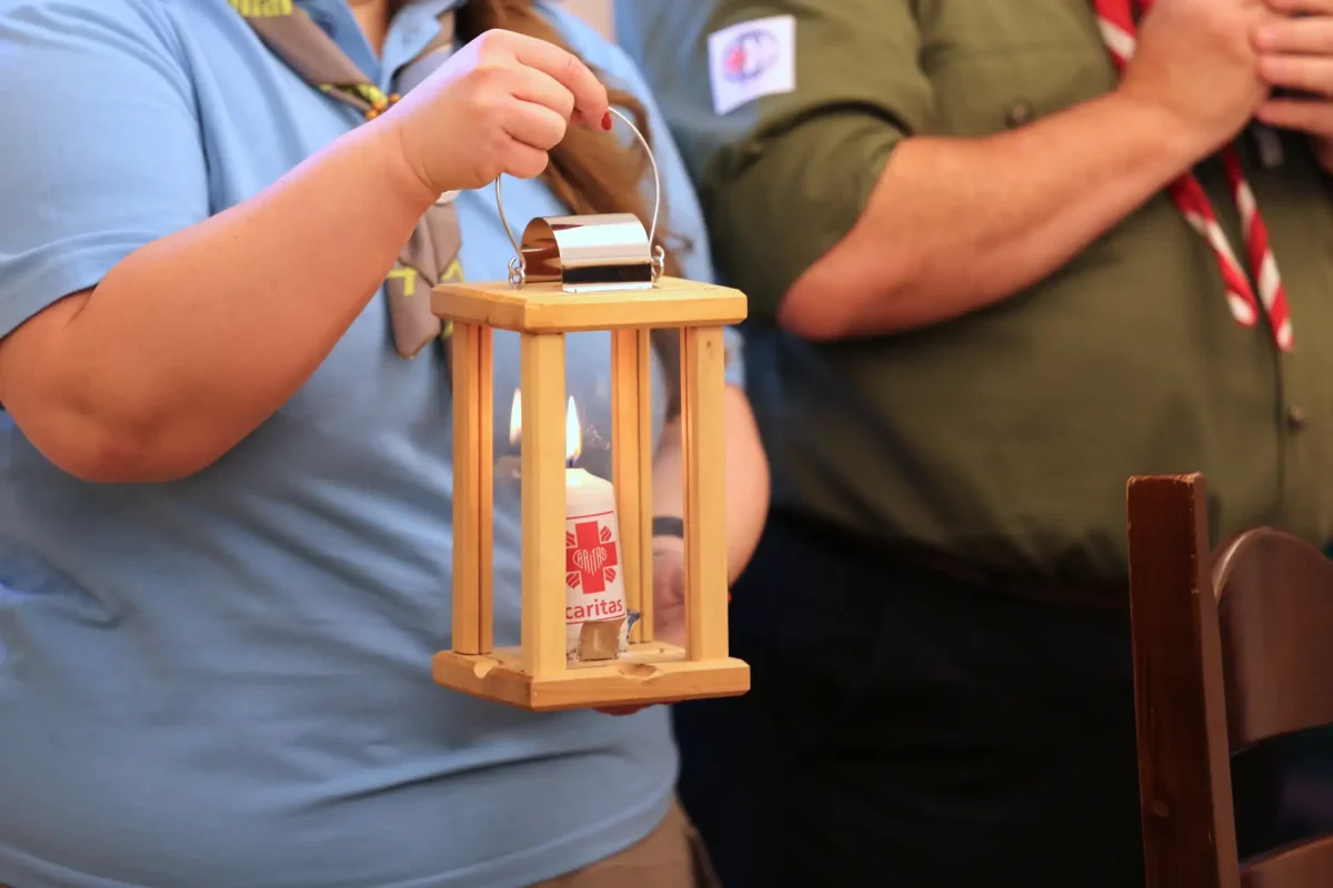 Betlejemskie Światło Pokoju dotarło do Sekretariatu Konferencji Episkopatu Polski