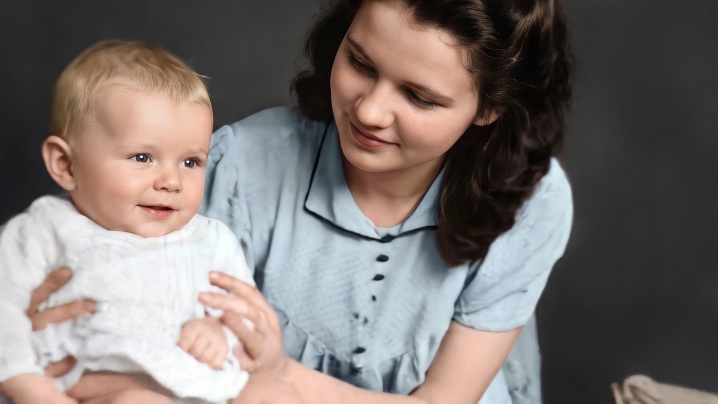 Janina Żubryd z synkiem Januszem (zdjęcie przetworzone, koloryzacja)