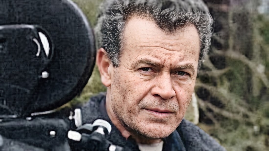 Jerzy Vaulin z kamerą filmową — reżyser i agent UB (zdjęcie przetworzone, koloryzacja)