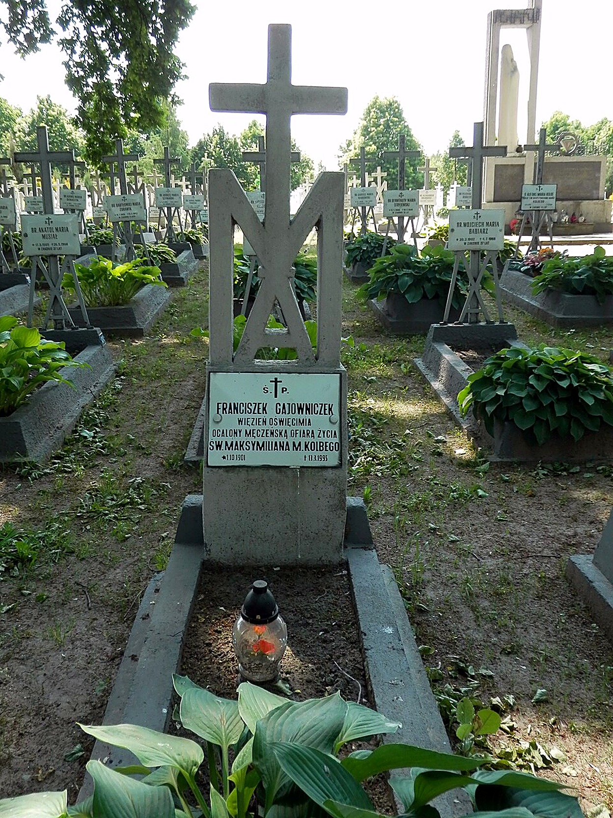 Grób Franciszka Gajowniczka na cmentarzu klasztornym w Niepokalanowie