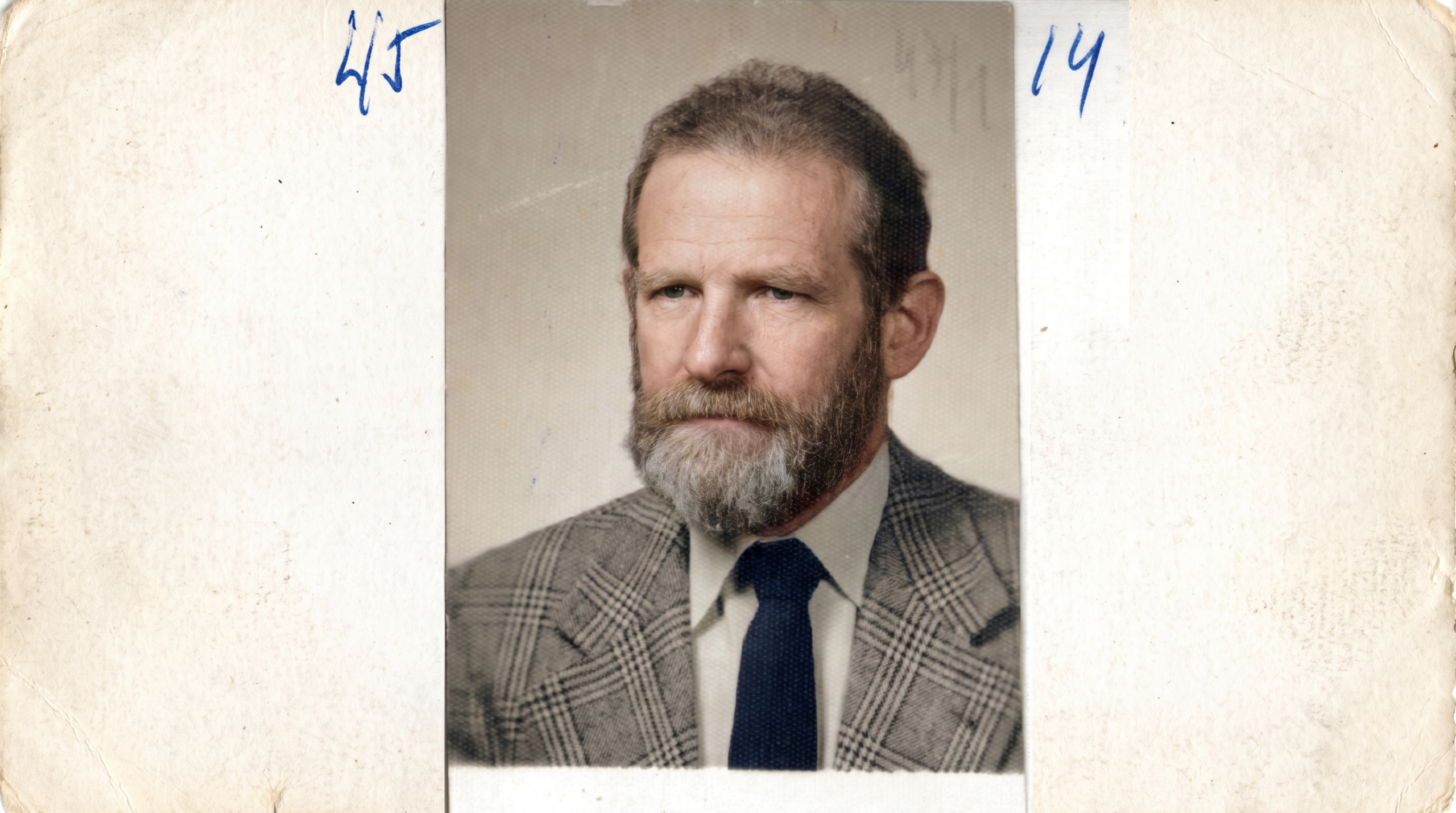 Bronisław Geremek — pokolorowana archiwalna fotografia (kadr panoramiczny)