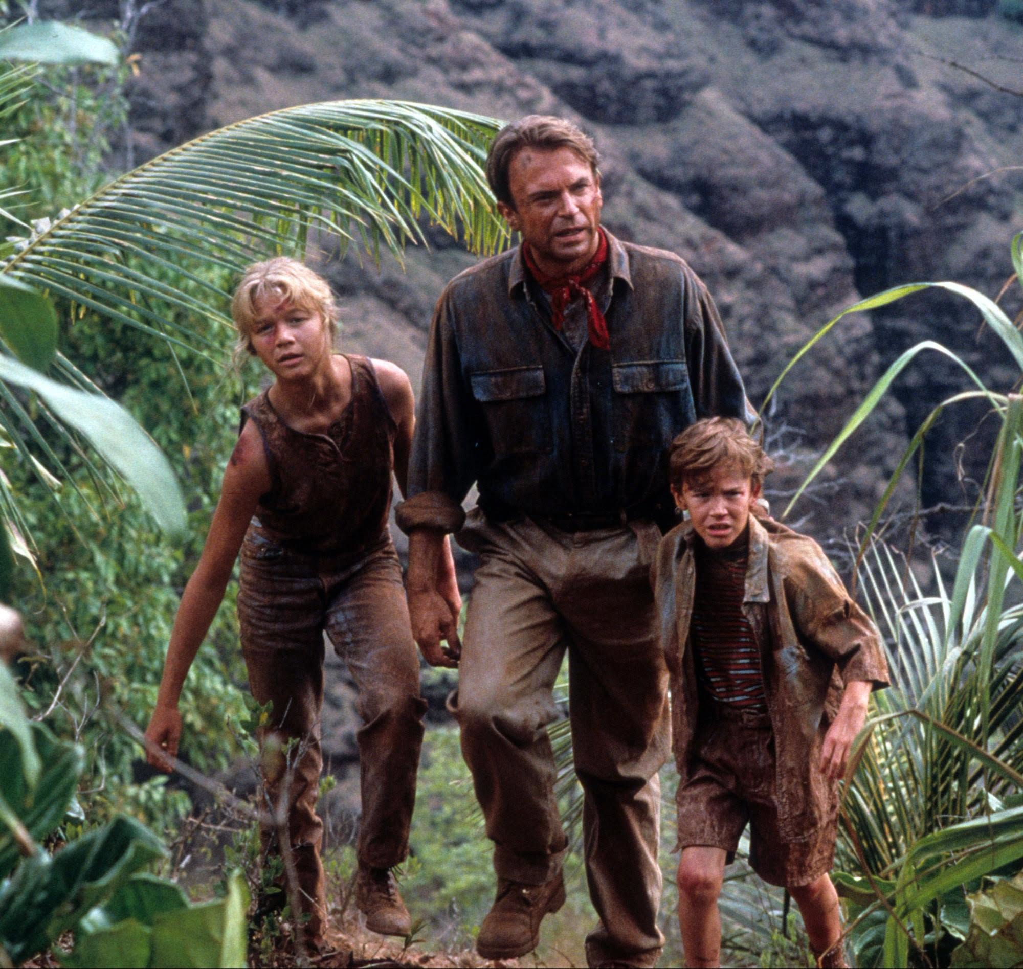 Sam Neill jako Alan Grant z dziećmi w filmie Park Jurajski