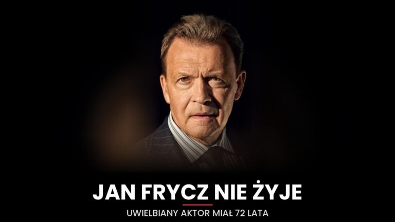 Jan Frycz w ciemnym garniturze w prążki, portret na czarnym tle z napisem "Jan Frycz nie żyje. Uwielbiany aktor miał 72 lata"