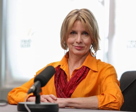 Anna Midera, prezes Portu Lotniczego Łódź, przy mikrofonie podczas panelu dyskusyjnego
