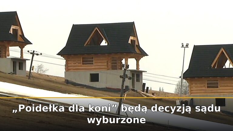 Trzy z pięciu drewnianych domów na Bachledzkim Wierchu, których dotyczy samowola budowlana w Zakopanem