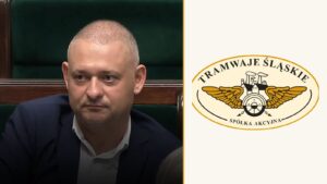 Wojciech Król w ławie poselskiej Sejmu obok logo Tramwajów Śląskich, spółki z wątku śledztwa o areszt