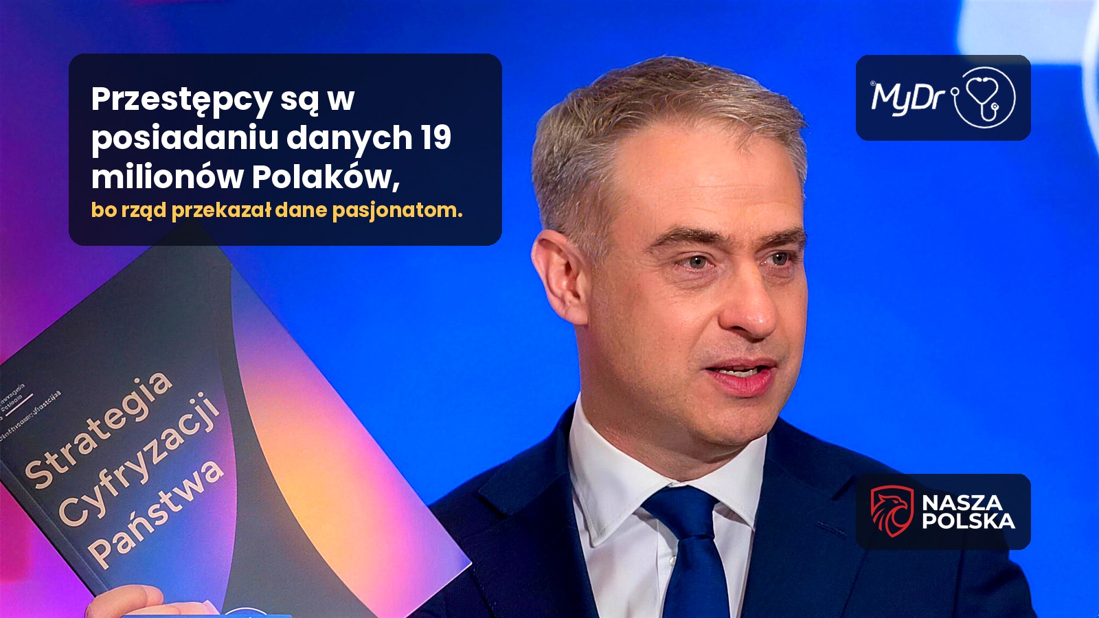 Krzysztof Gawkowski trzyma Strategię Cyfryzacji Państwa, obok logo firmy MyDr, z której wyciekły dane medyczne