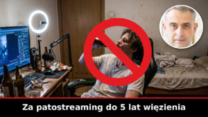 Młody mężczyzna pije piwo z butelki przed komputerem ze streamem, na kadrze czerwony znak zakazu