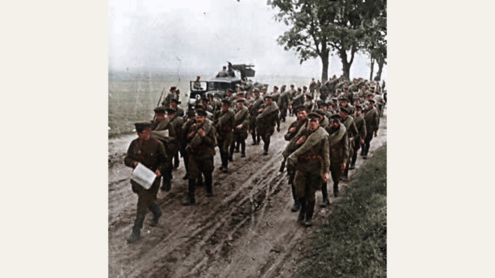Wkroczenie wojsk sowieckich do Polski 17 września 1939 roku, zdjęcie pokolorowane