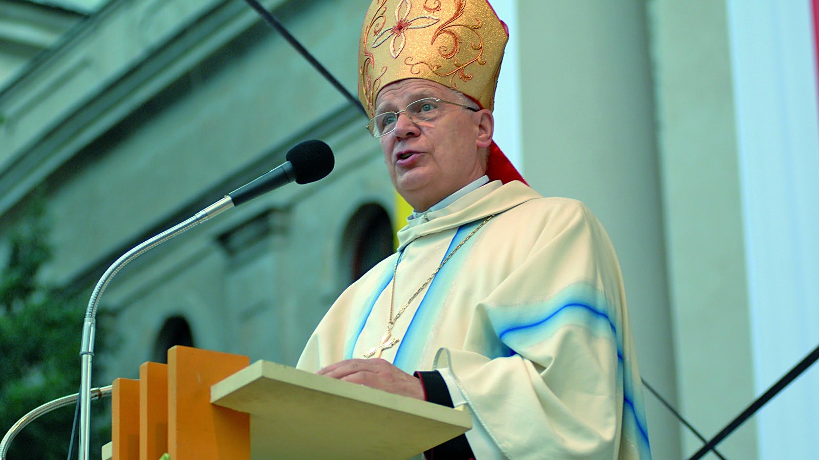 Abp Józef Michalik, przewodniczący Konferencji Episkopatu Polski w latach 2004-2014, przy ambonie