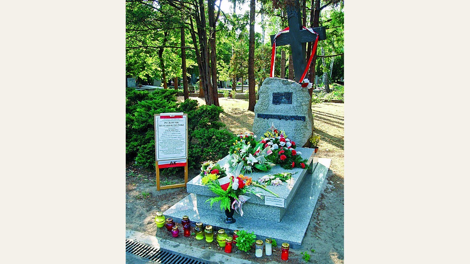 Grób pułkownika Ryszarda Kuklińskiego na Powązkach Wojskowych