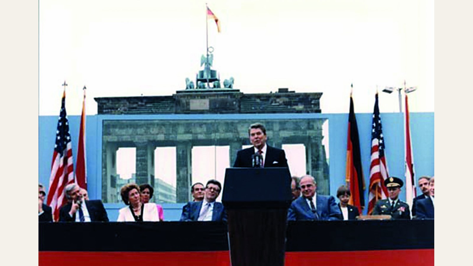Prezydent Ronald Reagan przemawia w Berlinie, autor określenia imperium zła