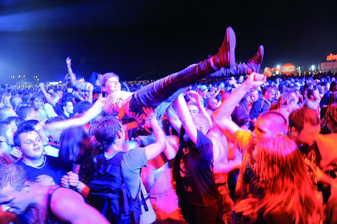 Tłum podczas koncertu Przystanku Woodstock