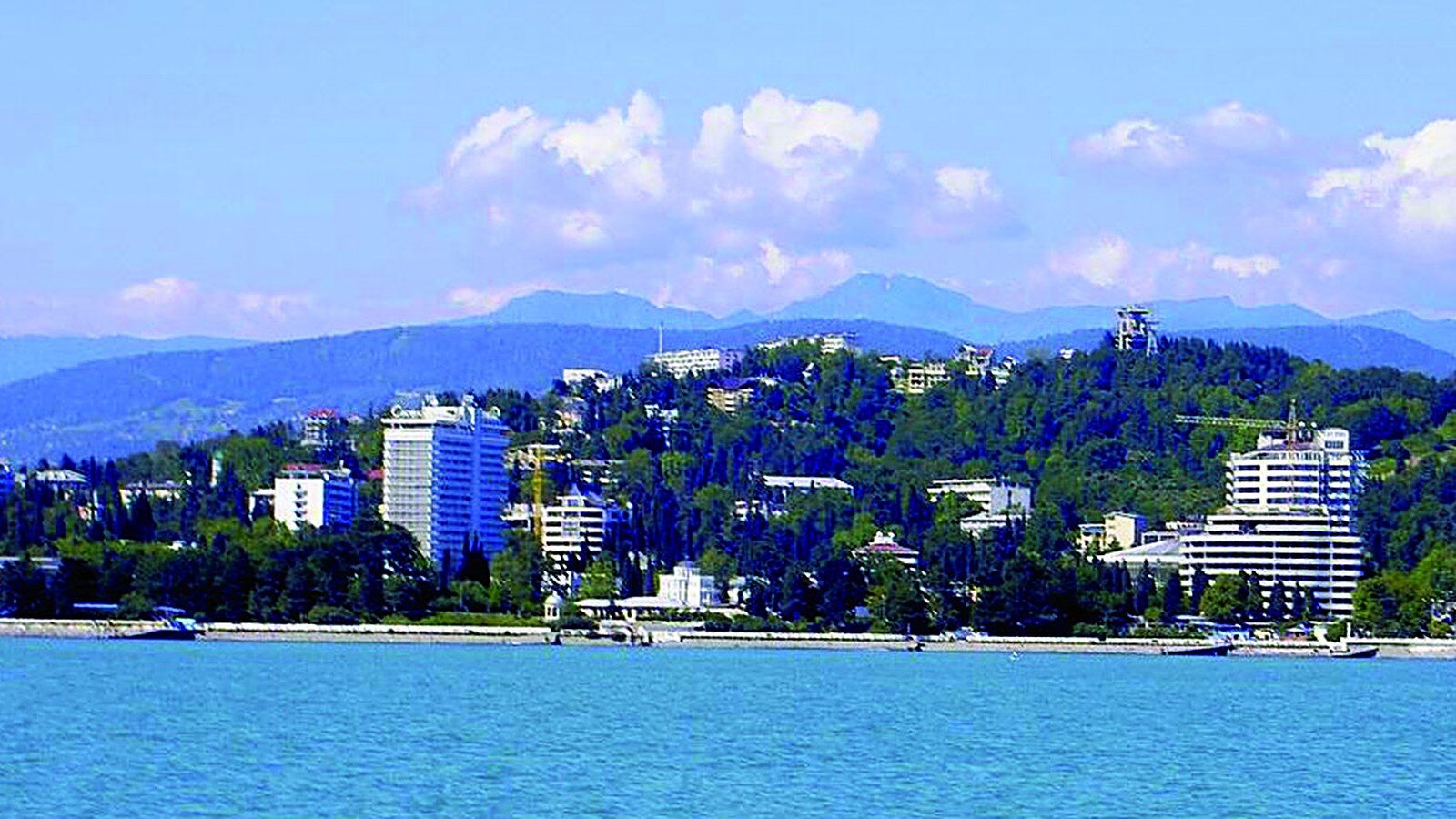 Soczi przed igrzyskami 2014, panorama miasta widziana od strony Morza Czarnego