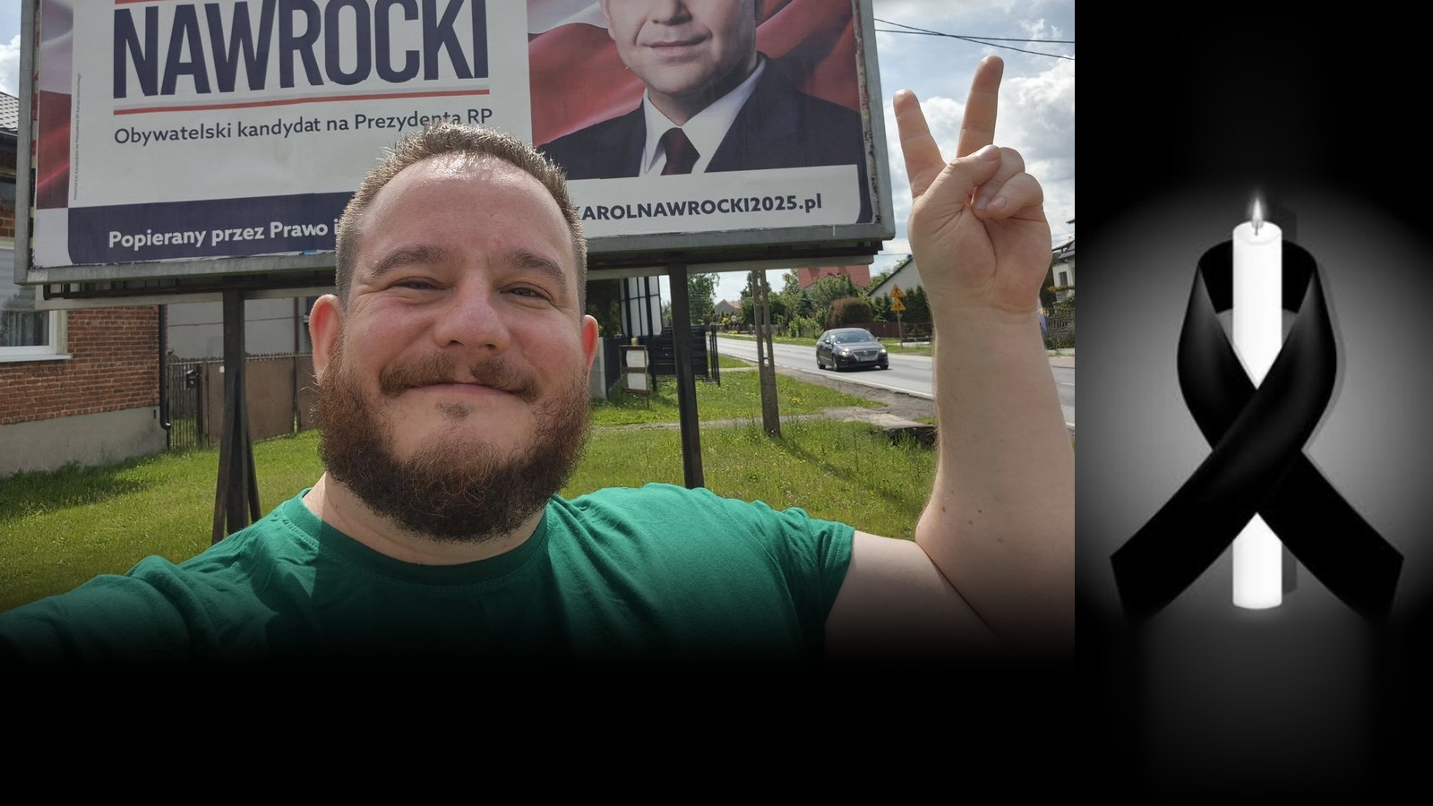 Uśmiechnięty Waldemar Krysiak w zielonej koszulce pokazuje znak zwycięstwa, obok świeca z czarną wstążką